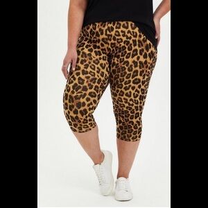 Torrid Leopard Petal Pushers Capri Leggings 1X - Plus Size